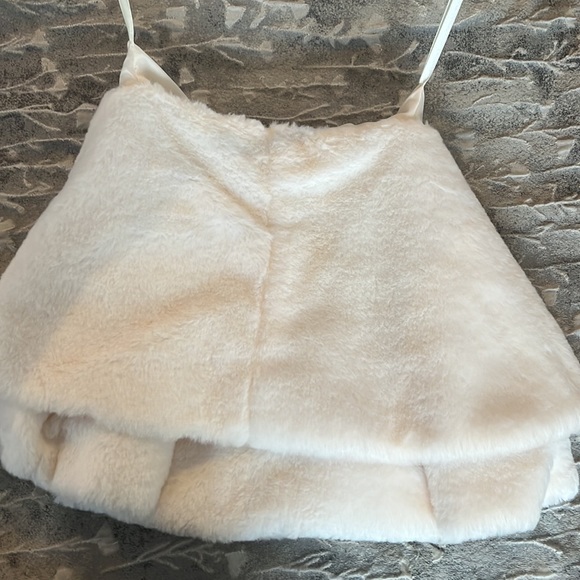 fur shawl - bridal - Picture 3 of 3